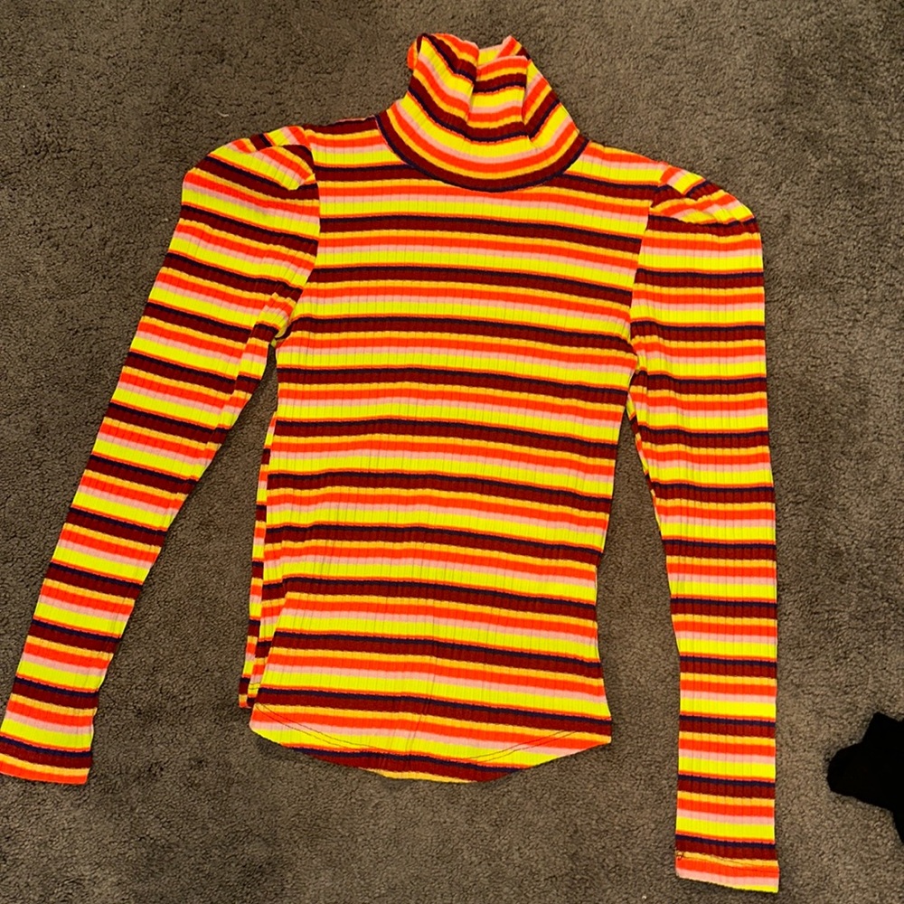 Turtlenecks long sleeve formal wear. Size Small. Fits true to size.